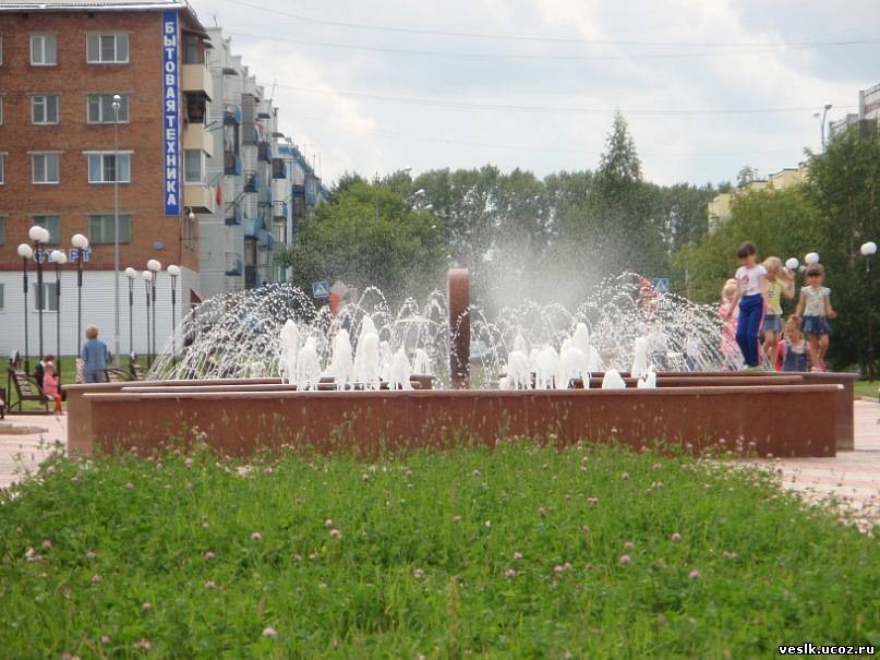 Кемеровская область кузбасс г полысаево. Полысаево Кемеровская область. Полысаево аллея Шахтеров. Сквер единый Кузбасс. Фонтан Полысаево.